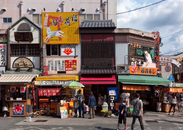 学生が機材を駆使して作る模型で商店街をレトロ風に 日本経済新聞 学生が機材を駆使して作る模型で商店街をレトロ風に 日本経済新聞