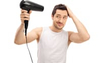 洗顔後の髪の乾かし方によっては、頭臭のリスクが高まるそうです。写真はイメージ=(c)ljupco-123RF