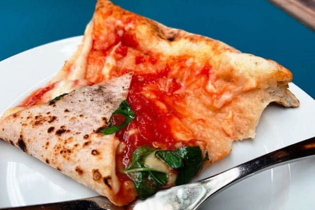 薄く軟らかな生地のナポリピザに行列も 東京 日本橋 Nikkei Style 薄く軟らかな生地のナポリピザに行列も 東京 日本橋 Nikkei Style