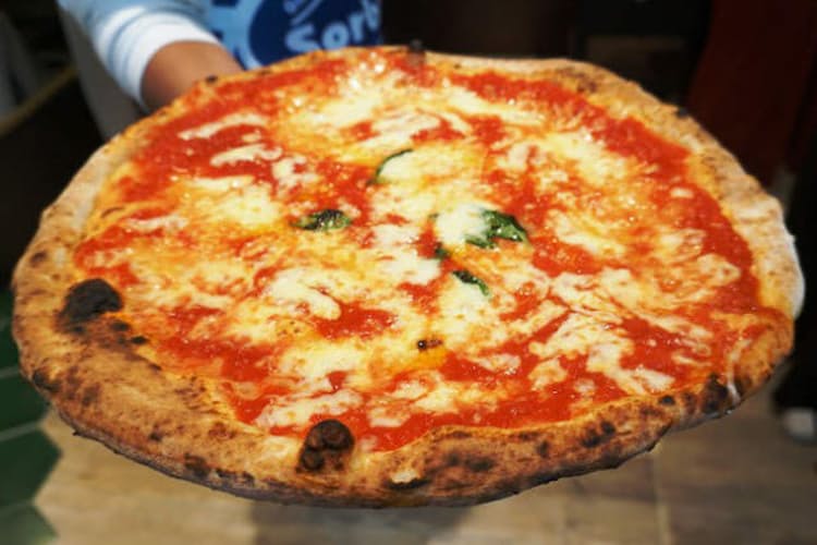 薄く軟らかな生地のナポリピザに行列も 東京 日本橋 Nikkei Style 薄く軟らかな生地のナポリピザに行列も 東京 日本橋 Nikkei Style