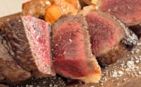 「ステーク&フリット」。取材日の肉はサカエヤ（滋賀県）のあか牛サーロイン