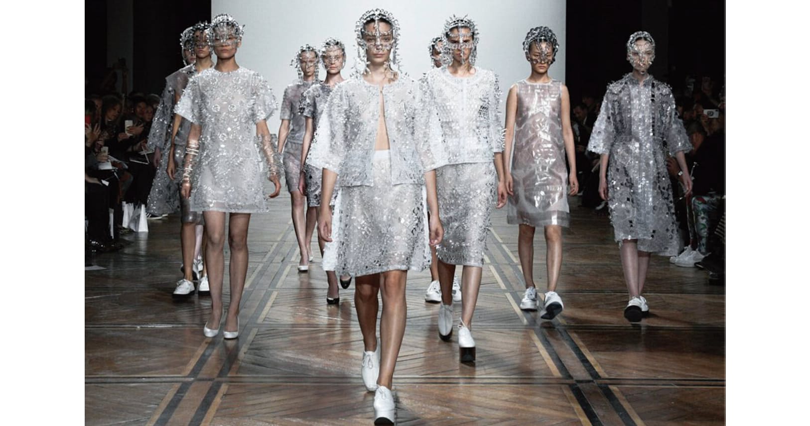 パリコレで喝采浴びた新素材 研究者のアピールが奏功 Nikkei Style パリコレで喝采浴びた新素材 研究者のアピールが奏功 Nikkei Style