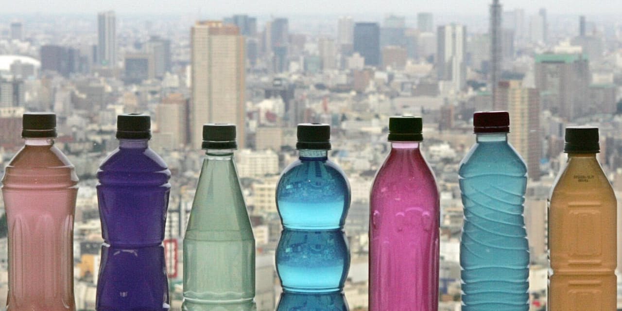 進化するペットボトル 10グラム台続々 形状に意味 Nikkei Style 進化するペットボトル 10グラム台続々 形状に意味 Nikkei Style