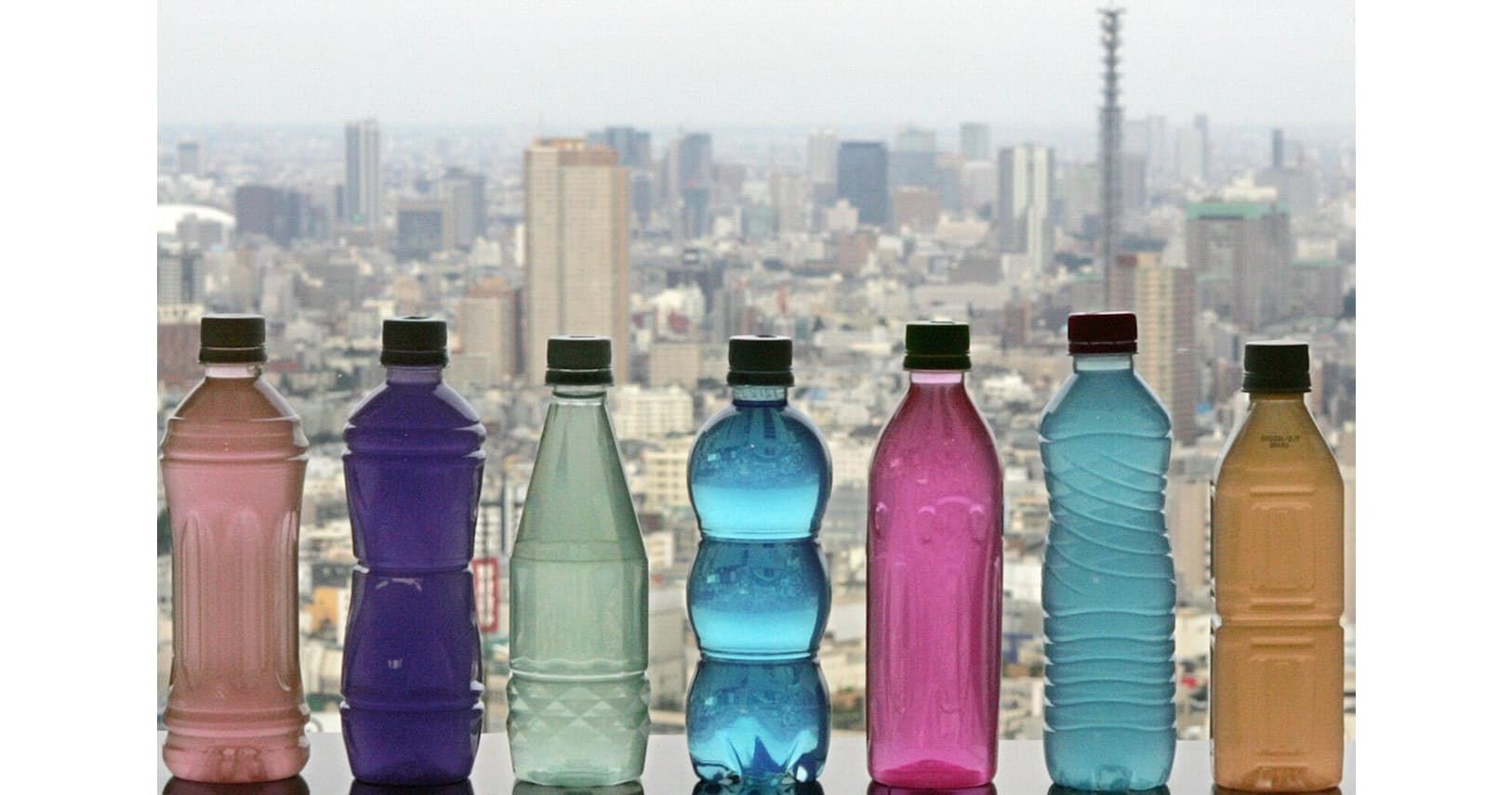 進化するペットボトル 10グラム台続々 形状に意味 Nikkei Style 進化するペットボトル 10グラム台続々 形状に意味 Nikkei Style