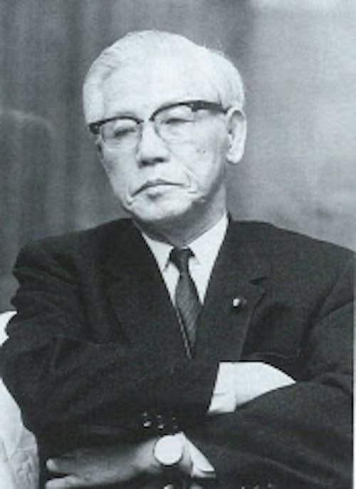 終戦時の内務次官 公職追放に 群雀中の一鶴 灘尾弘吉 1 日本経済新聞 終戦時の内務次官 公職追放に 群雀中の一鶴 灘尾弘吉 1 日本経済新聞