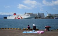 鹿児島・志布志港に到着した「さんふらわあ きりしま」。地元の人たちの生活に溶け込んでいる（写真:津田千枝）