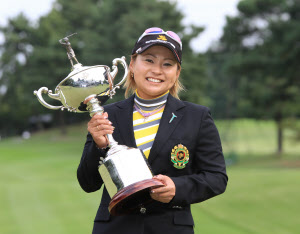女子ゴルフ 今季の 選手会長 は小柄なファイター 日本経済新聞