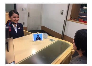 Jal 遠隔手話通訳サービスを開始 日本経済新聞