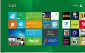 タッチ操作のタブレット端末での利用も重視したWindows 8のスタート画面。各種のアプリや機能の「タイル」が並ぶ