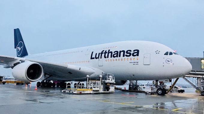 ルフトハンザ 東京 の名が冠されたエアバスa380型機の新塗装第1号機を運用開始 日本経済新聞