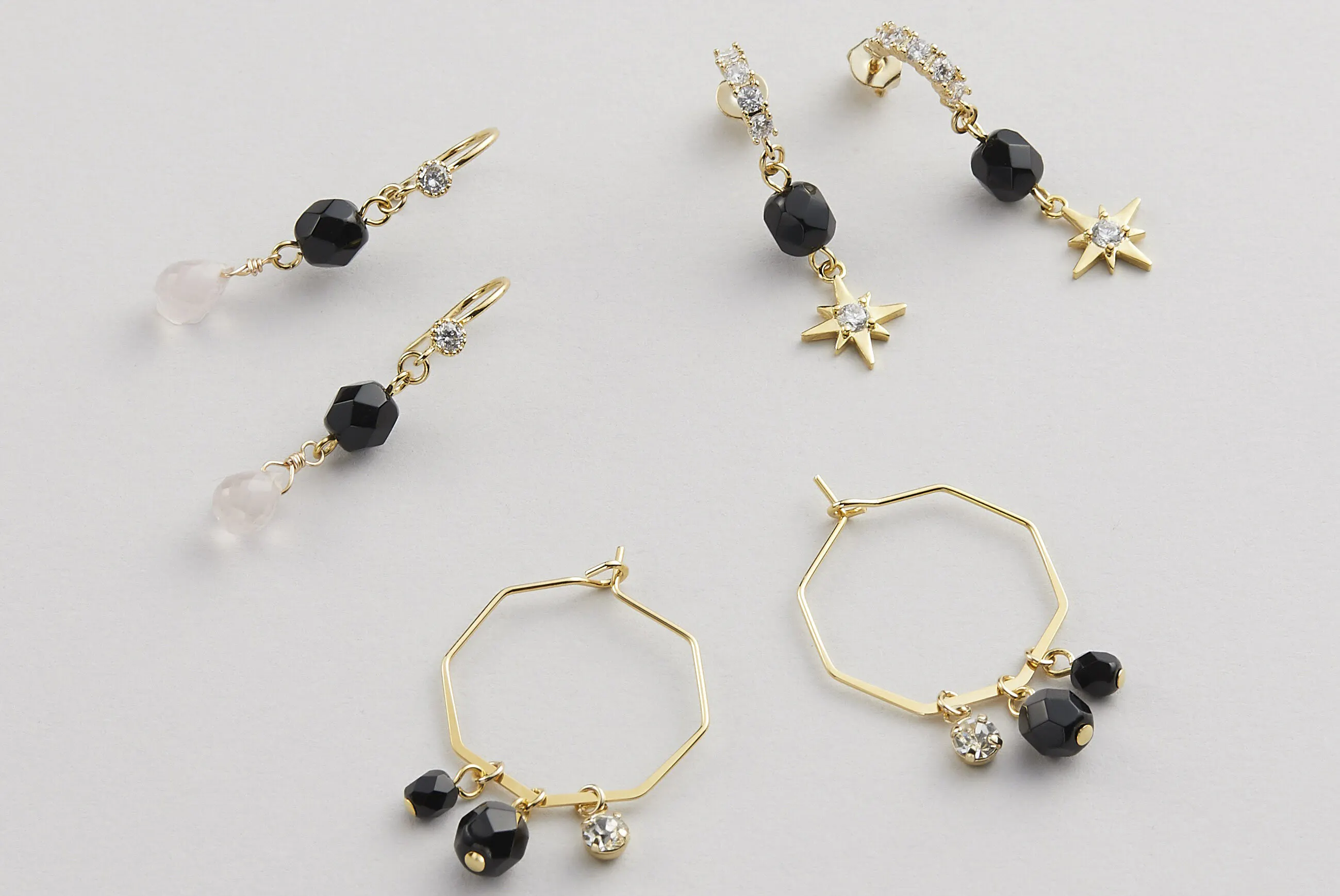 オフィスで着けるアクセ 気になるのは女性同僚の目 Nikkei Style オフィスで着けるアクセ 気になるのは女性同僚の目 Nikkei Style