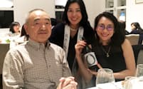 シンガポールで日本酒とのペアリングイベントを開催する菅波葉子さん（中）