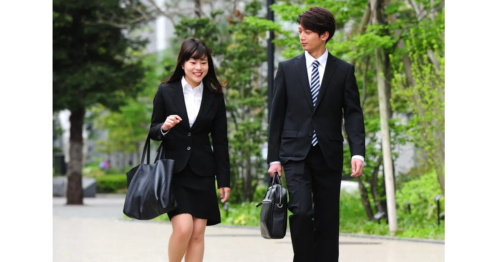 リクルートスーツはいつ黒になった 上 誕生からバブル期まで 基本は紺 Nikkei Style リクルートスーツはいつ黒になった 上 誕生からバブル期まで 基本は紺 Nikkei Style