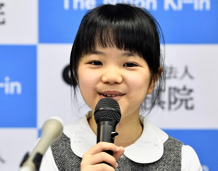小4少女が囲碁プロへ 最年少記録を更新 日本経済新聞 小4少女が囲碁プロへ 最年少記録を更新 日本経済新聞