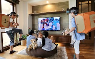 任天堂の「ニンテンドーラボ」で遊ぶ子ども(奈良市)