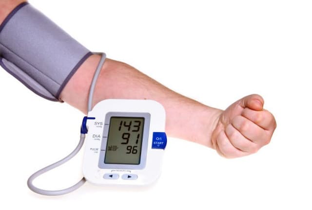 高血圧と指摘されても放置している人は多いが、甘く見てはいけない。写真はイメージ＝(c)PaulPaladin-123RF