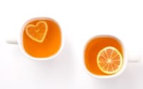 光浦醸造の人気商品。乾燥レモン付きの紅茶で、左が「FLT（フロートレモンティー）レモンハート」、右が「フロートレモンティー」