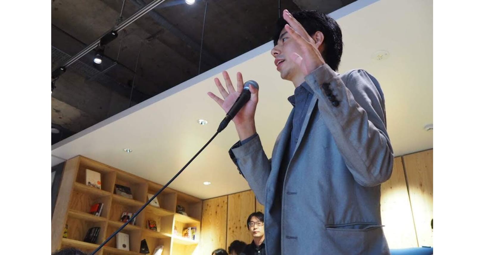 「仮想世界」で生きることが普通の世の中に|U22|NIKKEI STYLE