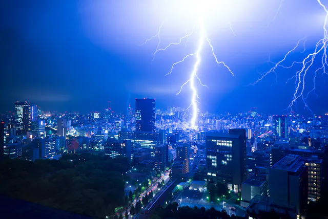 落雷で停電が増加 地域社会を守る避雷器 日経bizgate 落雷で停電が増加 地域社会を守る避雷器 日経bizgate