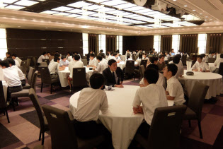 東京の大学・企業訪問の際にはOBやOGとの懇談会を開く=仙台二高提供