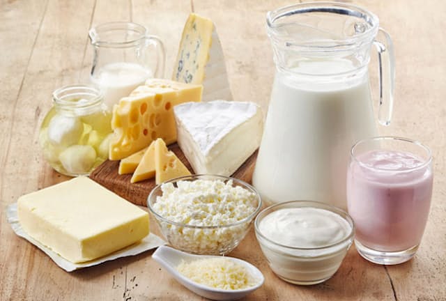 乳製品に含まれる脂肪分は健康に悪い？（C)Baiba Opule-123RF