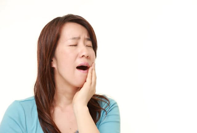 軟膏（なんこう）を塗るなどしても口内炎が2週間以上治らない場合は、口腔がんの初期症状である場合がある。写真はイメージ＝(c)jedimaster-123RF