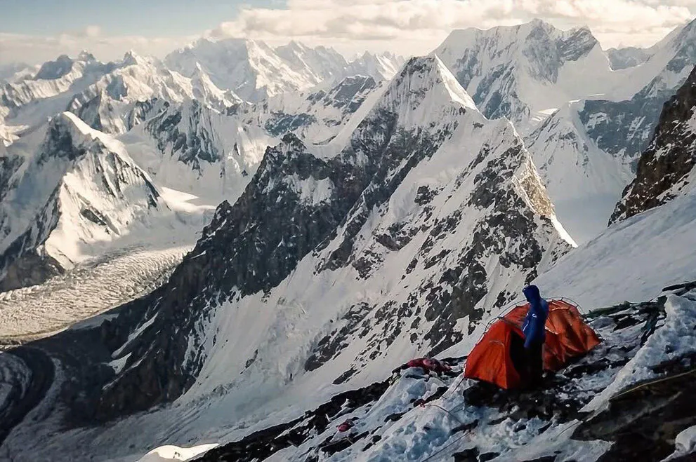 非情の山 K2山頂からのスキー滑降 初成功の物語 Nikkei Style 非情の山 K2山頂からのスキー滑降 初成功の物語 Nikkei Style