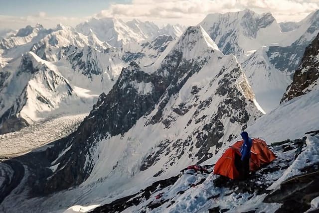 非情の山 K2山頂からのスキー滑降 初成功の物語 Nikkei Style 非情の山 K2山頂からのスキー滑降 初成功の物語 Nikkei Style