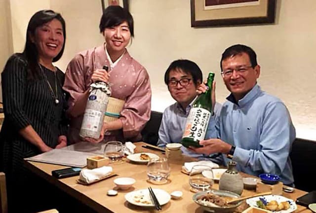 「SAKE Scene ます福」で日本酒の魅力を語る簗場さん（左から2人目）