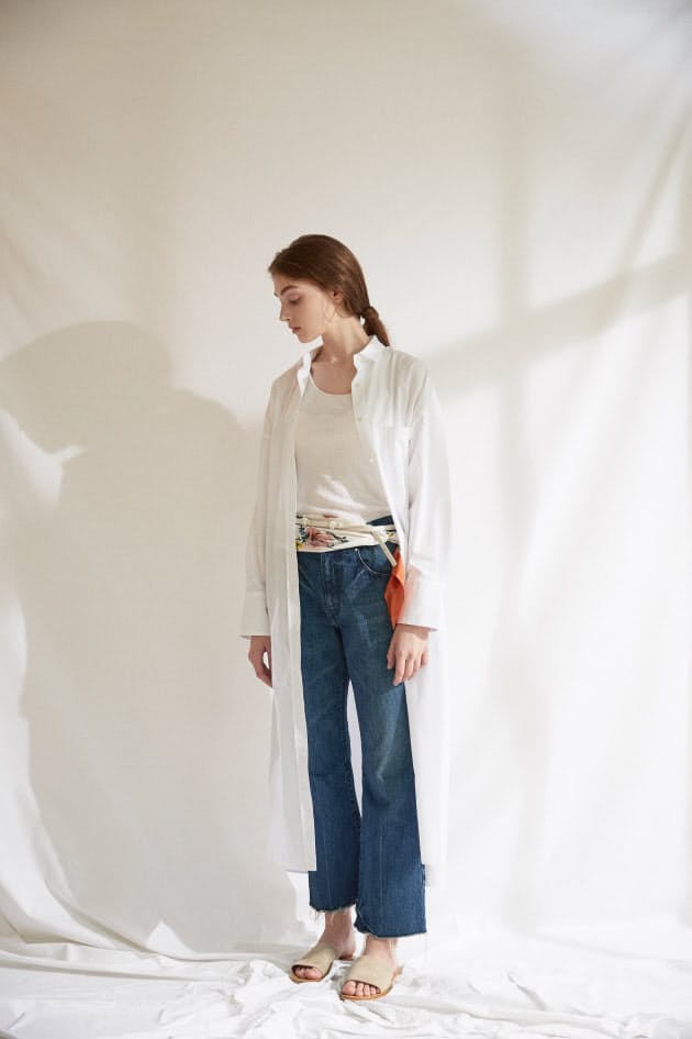 ウエストに迎えて もう1着の服 に 春はスカーフで時短コーデ 首 腰 髪やバッ Nikkei Style ウエストに迎えて もう1着の服 に 春はスカーフで時短コーデ 首 腰 髪やバッ Nikkei Style