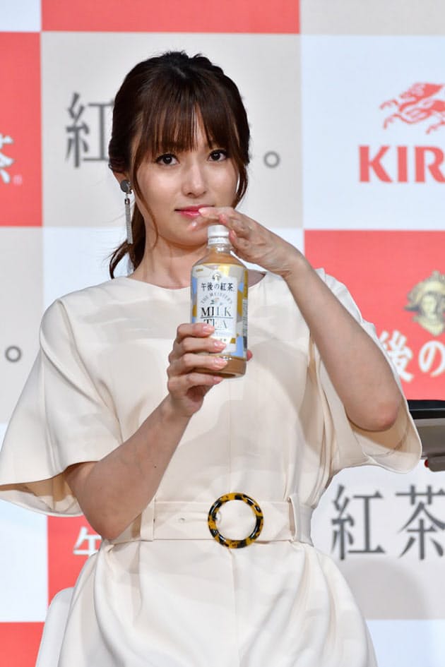 Cm一新 世代別のコミュニケーション戦略 キリン 甘くない 午後の紅茶 で働く人 Nikkei Style Cm一新 世代別のコミュニケーション戦略 キリン 甘くない 午後の紅茶 で働く人 Nikkei Style