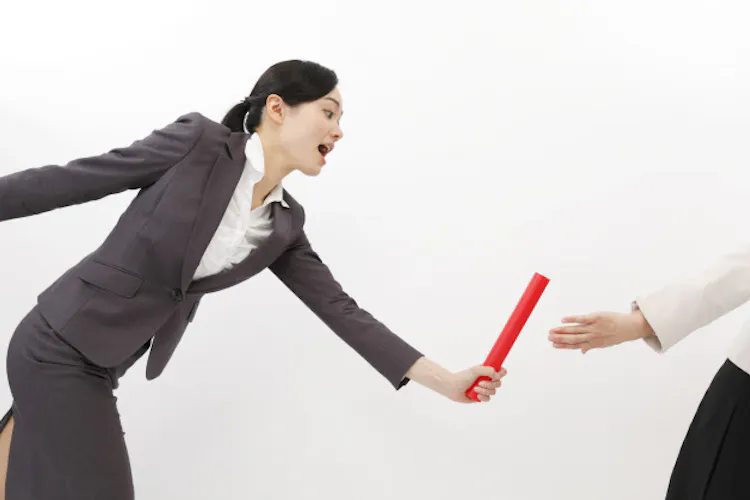 惰性断つチャンス生かせ 引き継ぎ改革で生産性アップ Nikkei Style 惰性断つチャンス生かせ 引き継ぎ改革で生産性アップ Nikkei Style