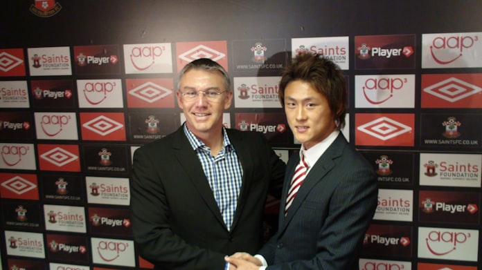 マンuのファーガソン監督はなぜ嘘をついたか 日本経済新聞 マンuのファーガソン監督はなぜ嘘をついたか 日本経済新聞