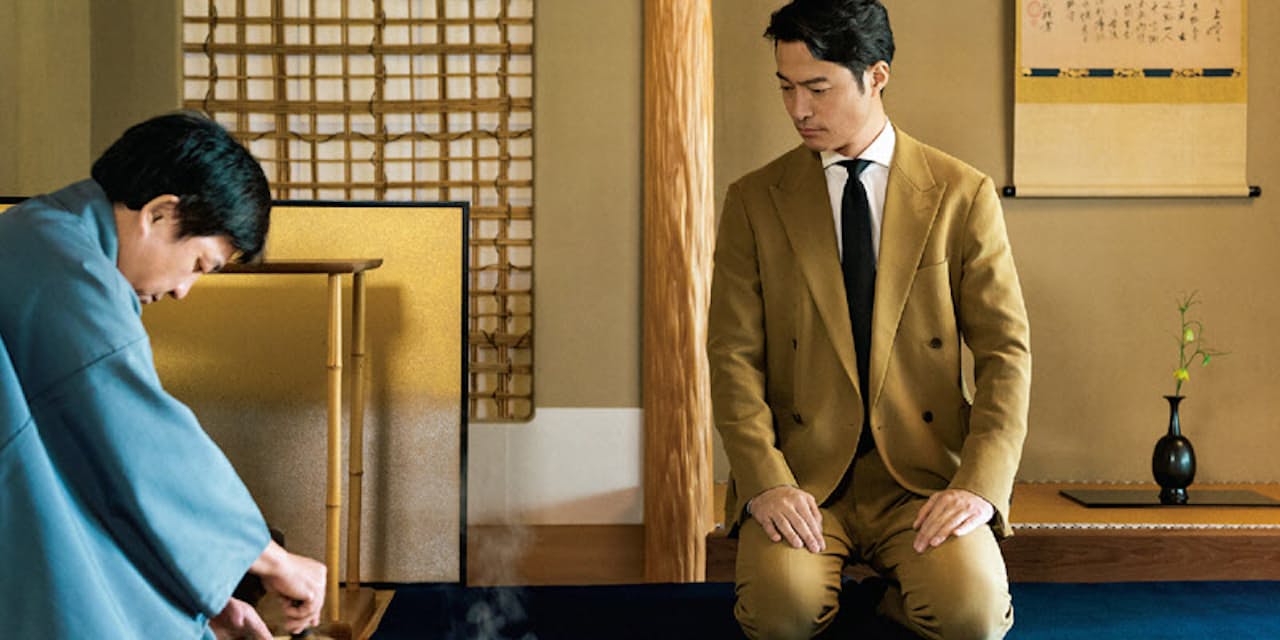 茶席 能楽 和文化になじむスーツの粋な着こなし Nikkei Style 茶席 能楽 和文化になじむスーツの粋な着こなし Nikkei Style