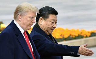 習近平氏とトランプ氏は友情を育んできたはずだが…(2017年11月、北京)=共同 習近平氏とトランプ氏は友情を育んできたはずだが…(2017年11月、北京)=共同
