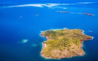 2018年5月以来、マヨット島付近で群発地震が発生していた。写真は、マヨット島すぐ東にあるシシウア・ムブジ島。この島の北東に、群発地震の震源地と新しい海底火山があることが、最新の研究で明らかになった（PHOTOGRAPH BY HEMIS / ALAMY）