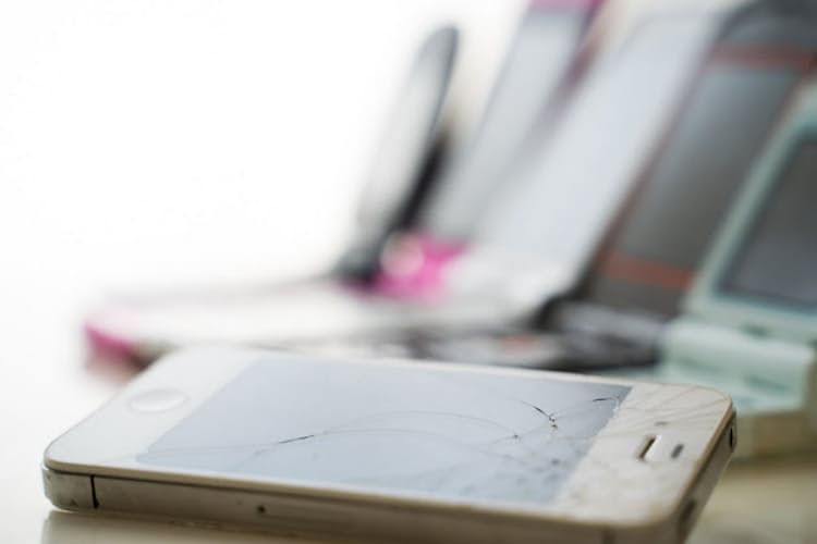 中古スマホを賢く選ぶ 保証見極め 赤ロム に注意 Nikkei Style 中古スマホを賢く選ぶ 保証見極め 赤ロム に注意 Nikkei Style