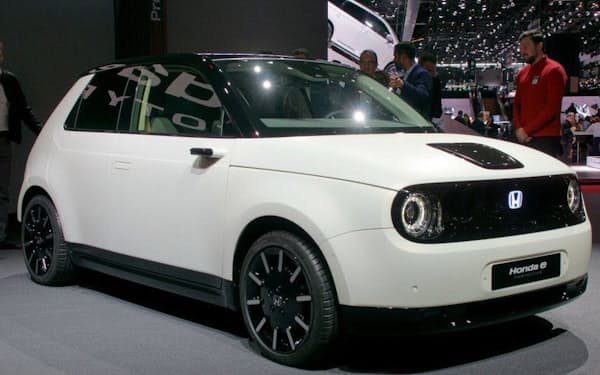 ホンダの量産EV「ホンダe」。19年後半に欧州で発売する予定だ。写真はプロトタイプ（撮影:日経Automotive）