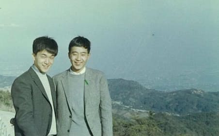 若き日の地主道夫さん（右）と小田和正さん