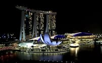 マンダリン・オリエンタル・シンガポールから望むうっとりするようなマリーナ・ベイの夜景