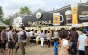 ドイツを代表するプレミアム生ビールを堪能できるのがオクトーバーフェストの一番の楽しみ（天王寺会場の「ヴァルシュタイナー」ブース）