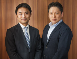 人事コンサルタントの城繁幸氏(右)とライフネット生命副社長の岩瀬大輔氏(左)