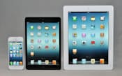 中央が7.9インチのiPad mini。iPhone5（左）は4インチで、iPad（右）は9.7インチ