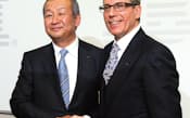 写真1　マーティン・イェッター氏と前日本IBM社長の橋本孝之氏（写真:都築雅人）