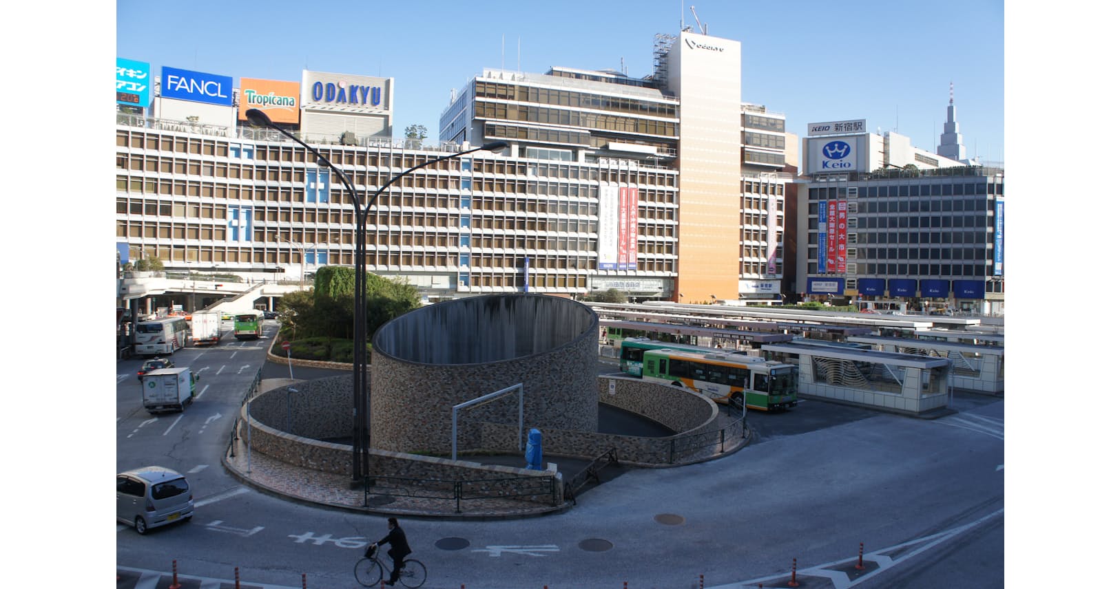 構内に大空間 新宿駅 東西通路が変える人の流れ Nikkei Style