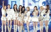 2011年11月にシンガポールで開催された韓国の音楽専門チャンネル「Mnet」の音楽祭『MAMA 2011』。「今年の歌手賞」を授与された少女時代。日本、中国、アメリカ、フランス、タイほか世界20カ国で放送された。