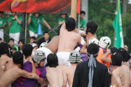 高校3年生の棒倒しで、開成の運動会はクライマックスを迎える