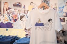 江口寿史さんのイラストを使った＃ジーパン女子とは、お父さんがはくようなメンズデニムをゆるっとはいた女子のこと。会場限定で売られたTシャツは大人気