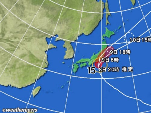 黄円の範囲は風速15m/s以上の強風域。赤円の範囲は風速25m/s以上の暴風域。白の点線は台風の中心が到達すると予想される範囲。薄い赤のエリアは暴風警戒域
