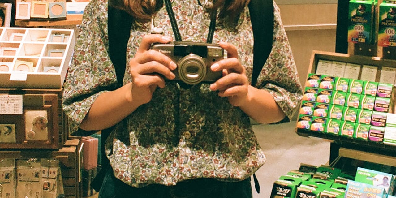 フィルムカメラ女子 私は一眼レフよりコンパクト Nikkei Style フィルムカメラ女子 私は一眼レフよりコンパクト Nikkei Style